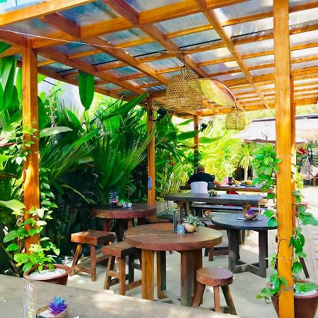 Loka Surf & Fitness Lodge Kuta (Lombok) Exterior photo