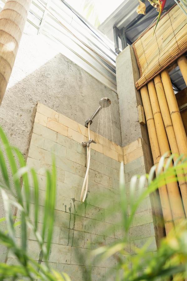 Loka Surf & Fitness Lodge Kuta (Lombok) Exterior photo