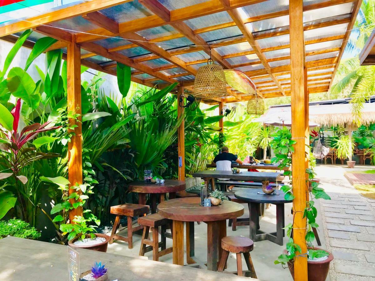 Loka Surf & Fitness Lodge Kuta (Lombok) Exterior photo